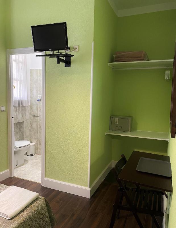 Double Room with Private Bathroom image 2