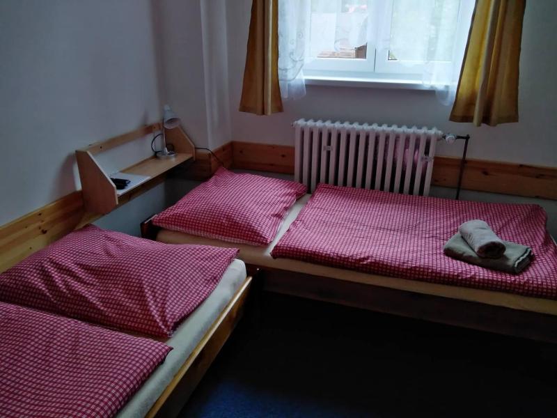 Small Twin Room image 1