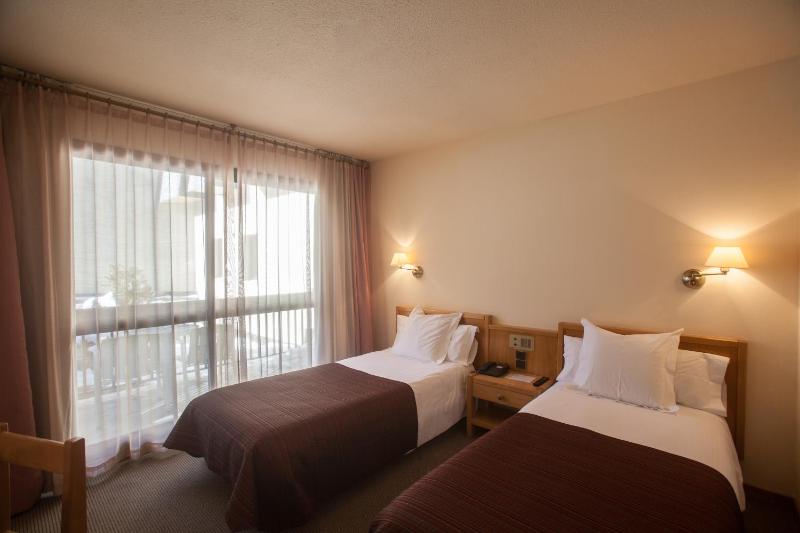 Double or Twin Room image 4