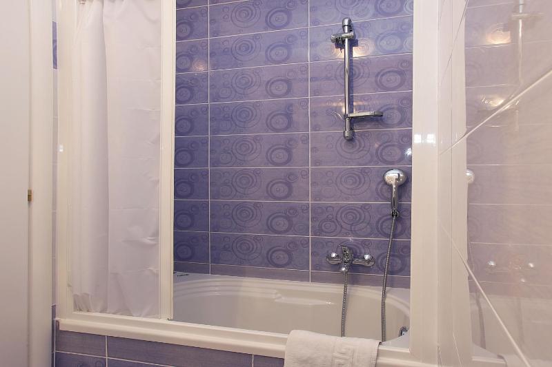 Double Room with Shared Bathroom image 3