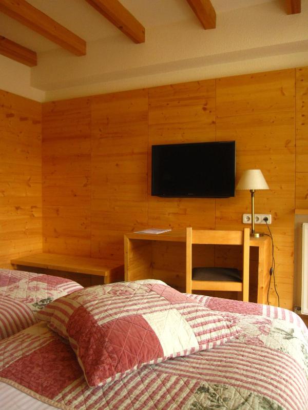 Standard Quadruple Room image 3