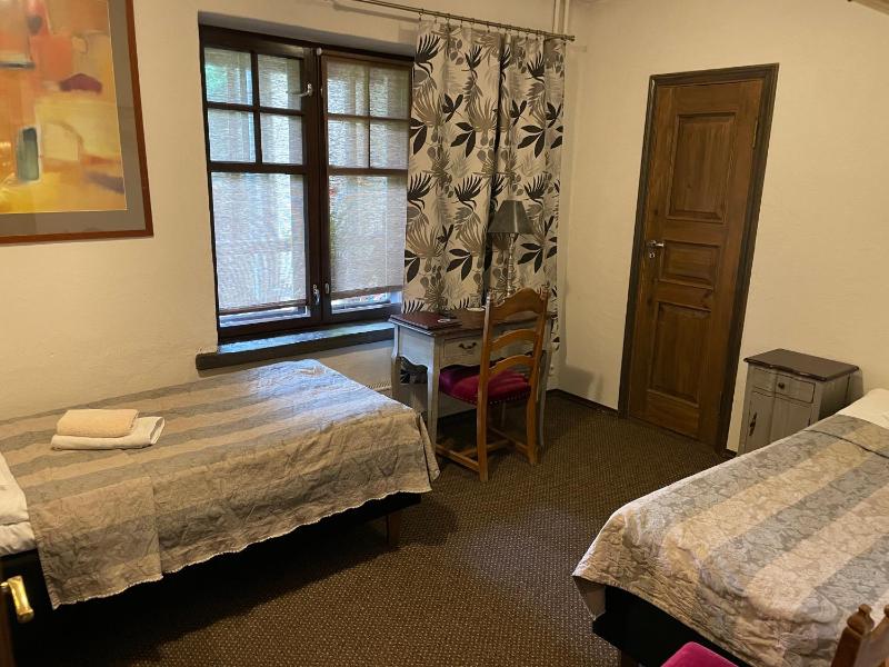 Twin Room image 1
