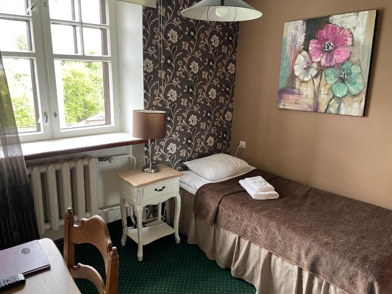 Single Room image 3