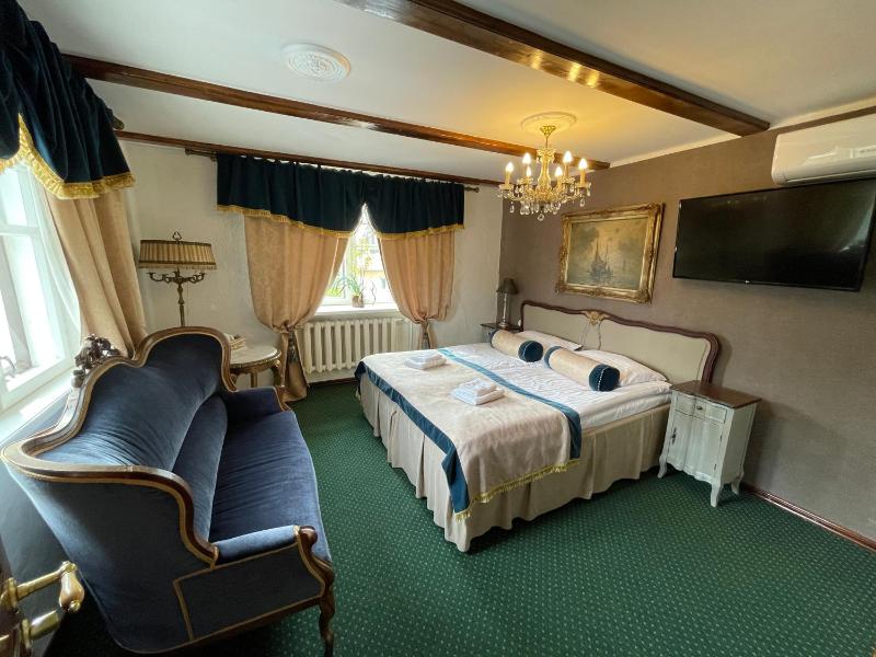 Deluxe Double or Twin Room image 3
