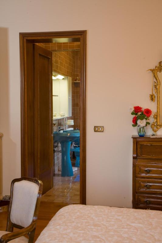 Deluxe Double Room image 4