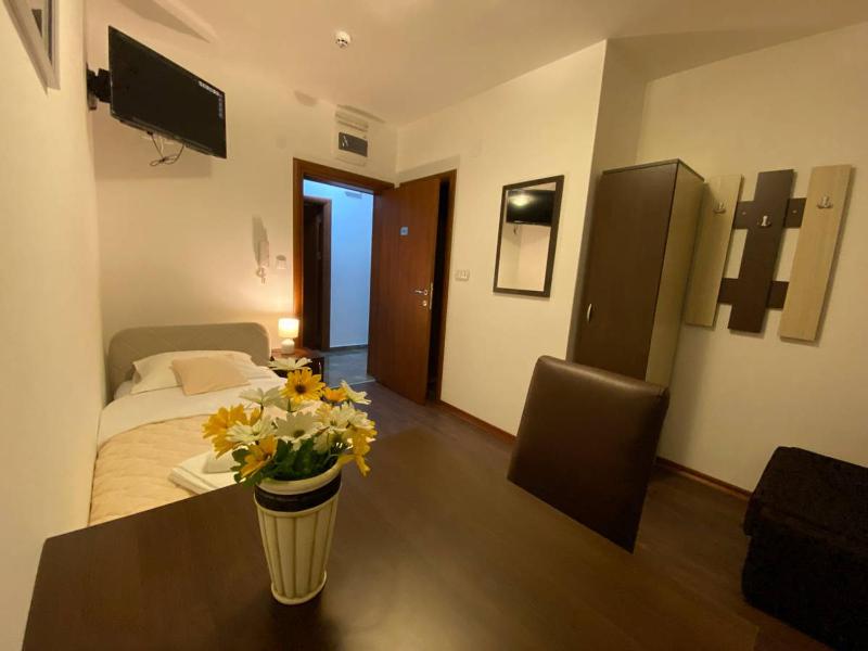 Single Room image 1