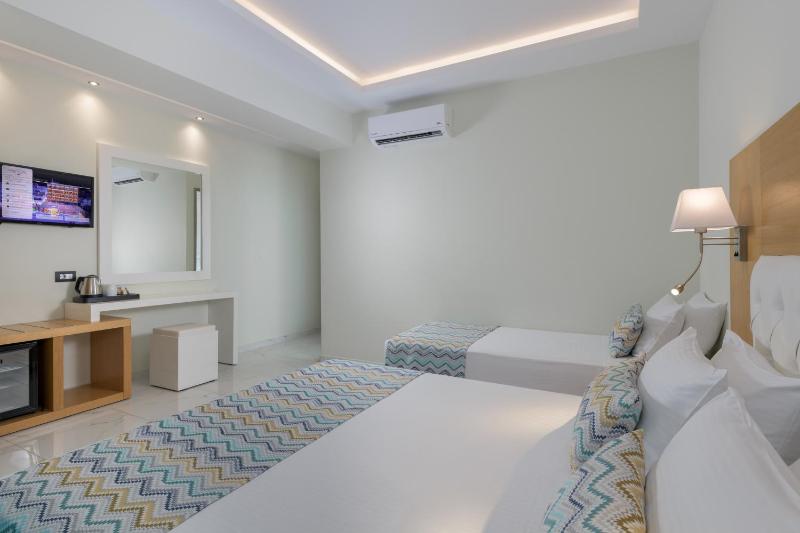 Standard Triple Room image 3