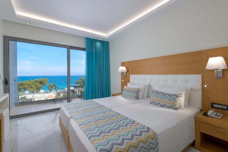 Standard Double or Twin Room with Sea View image 1