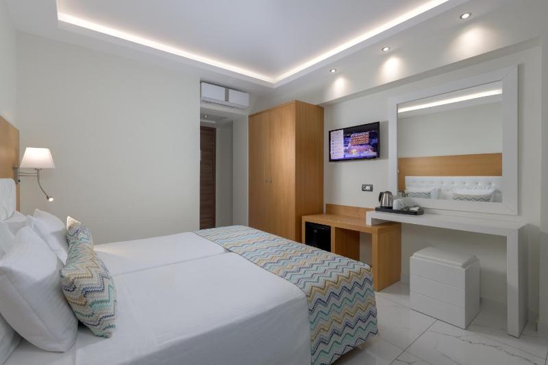 Standard Double or Twin Room image 3