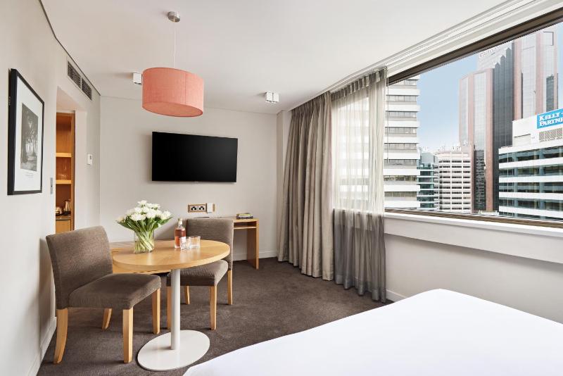 North Sydney Queen Room image 1