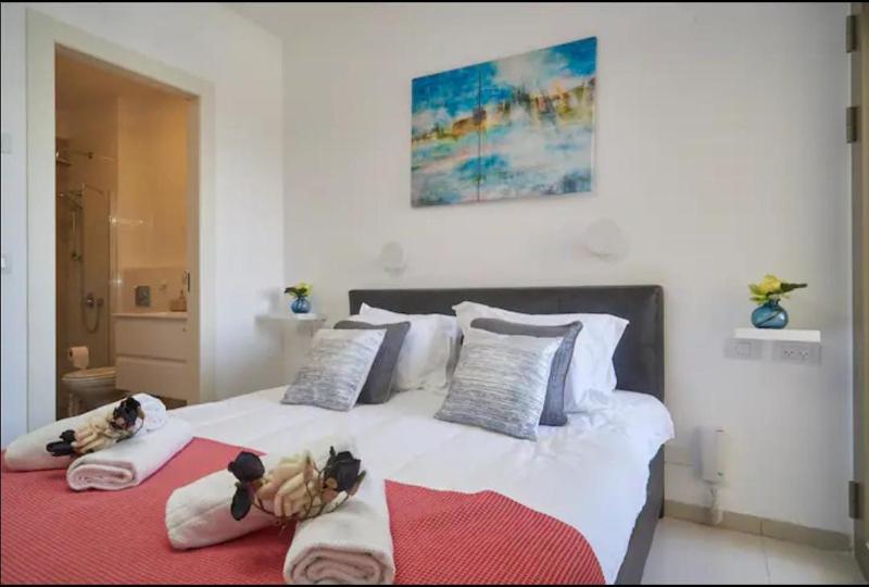 Unique View - 2 BR & 2 BTH - Monbaz streetM - image 4