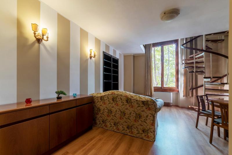 GuestHost - Roomy&Cozy Apartment with Shared Terrace - image 11