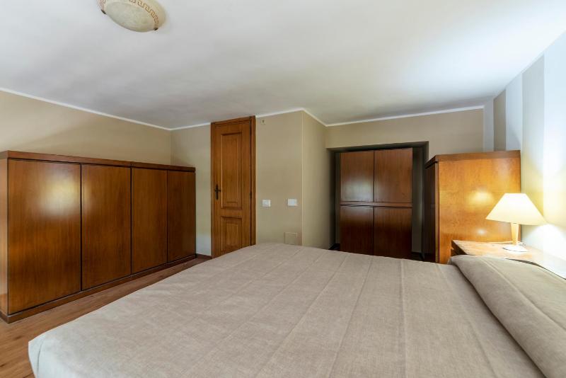 GuestHost - Roomy&Cozy Apartment with Shared Terrace - image 2