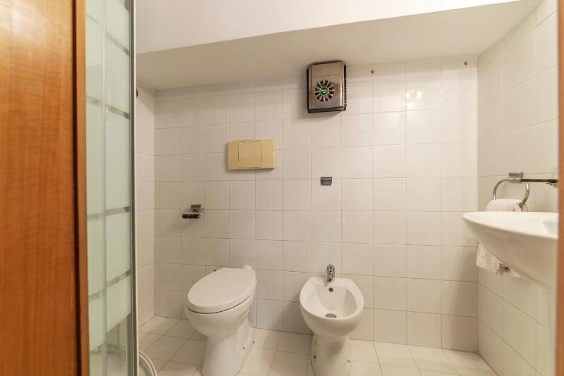 GuestHost - Roomy&Cozy Apartment with Shared Terrace - image 15