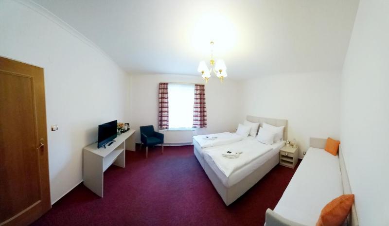 Luxury Triple Room image 4