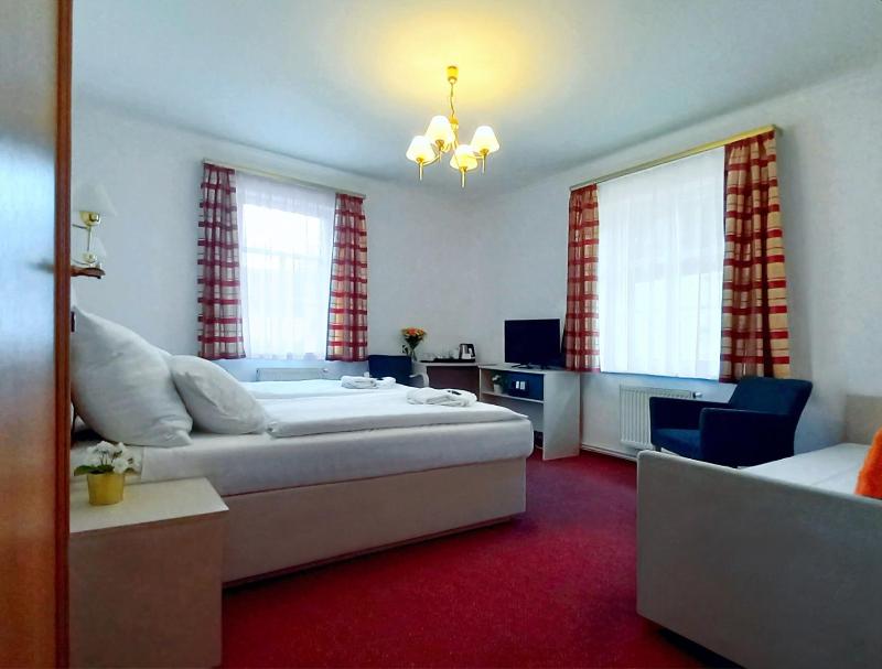 Standard Triple Room image 2
