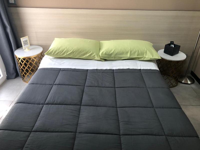 Economy Double Room image 3