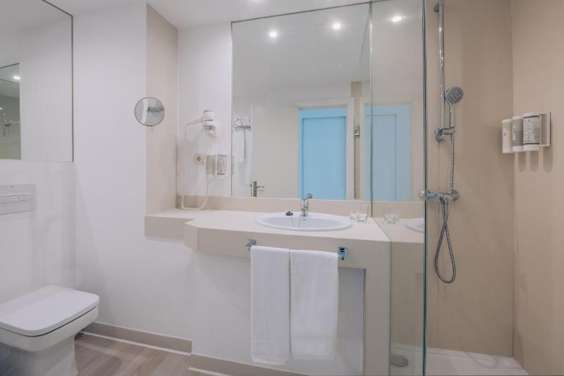 Star Prestige Double Room with Side Sea View and Access to Executive Lounge image 4