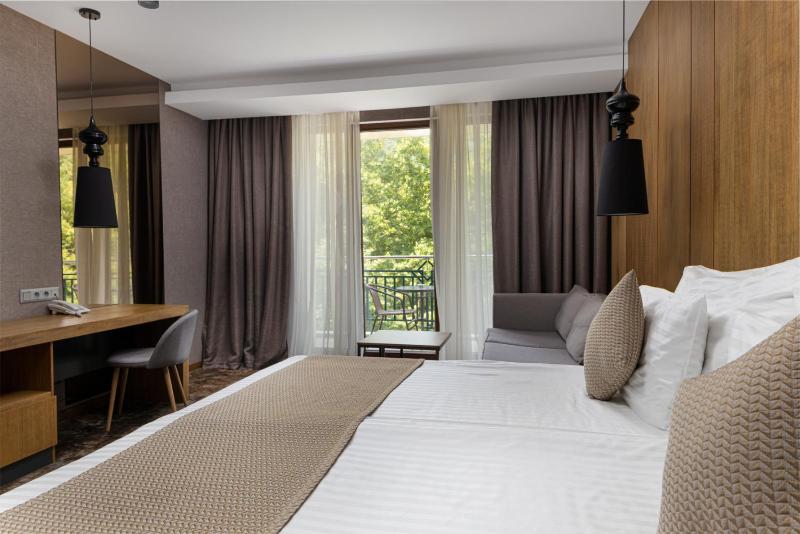 Superior Double Room with Free Spa Access image 3