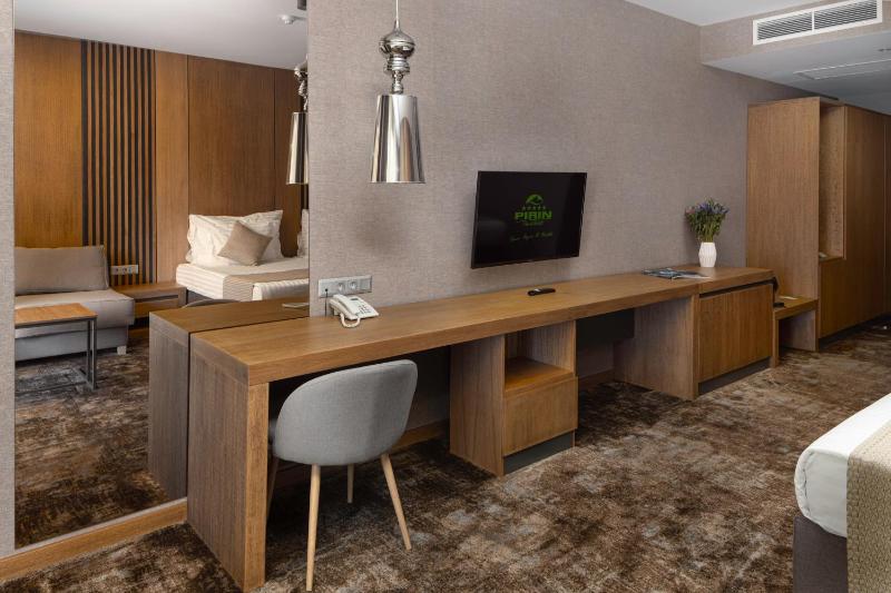 Superior Twin Room with Free Spa Access image 4