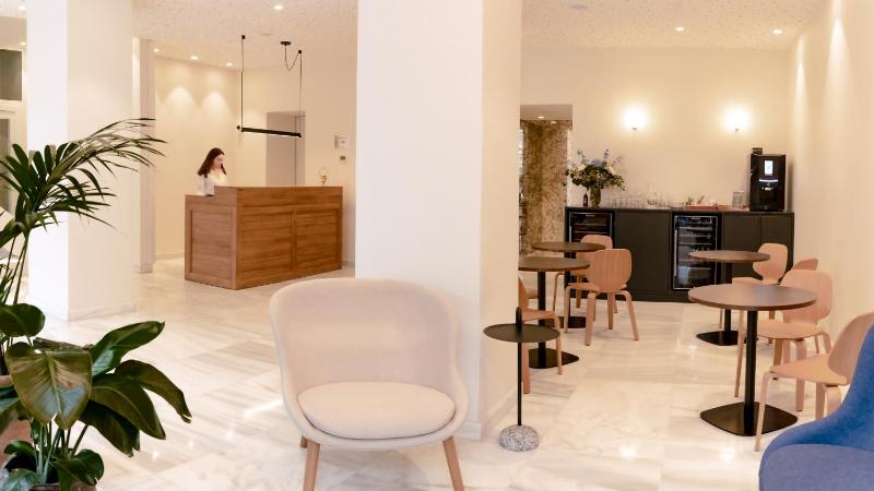 Small Double Room image 3