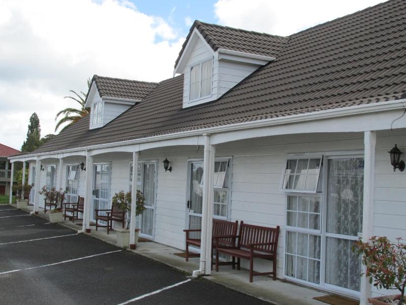 Malones Spa Motel - image 5