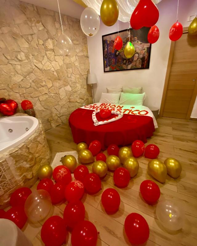 Double Room with Spa Bath image 2