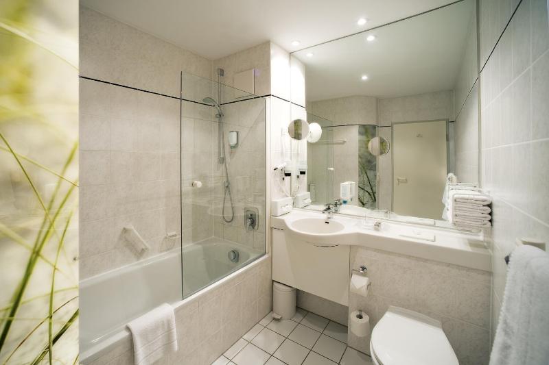 Standard Double Room image 3