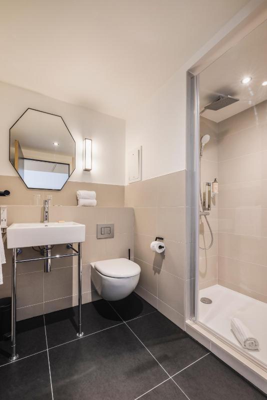 Classic Twin Room image 3