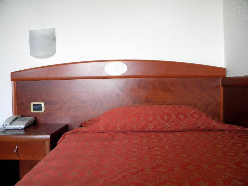 Double Room image 3