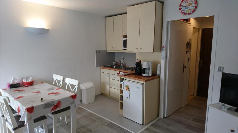 Studio with Park View - Upper Floors image 2