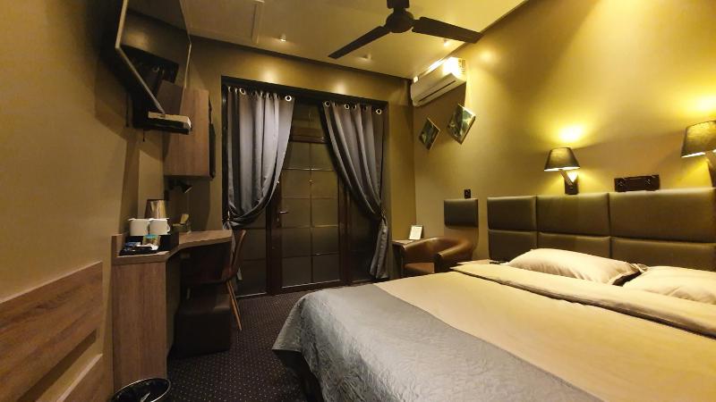 Standard Double Room image 4