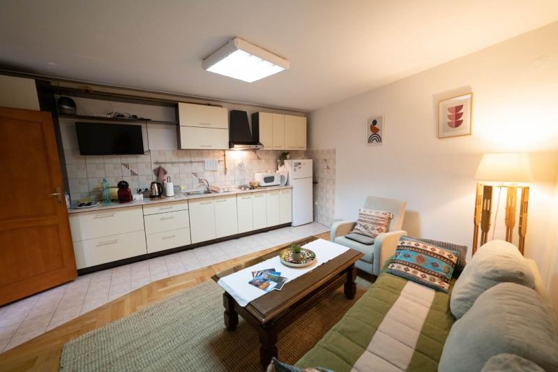 Apartman Yellow House - image 11