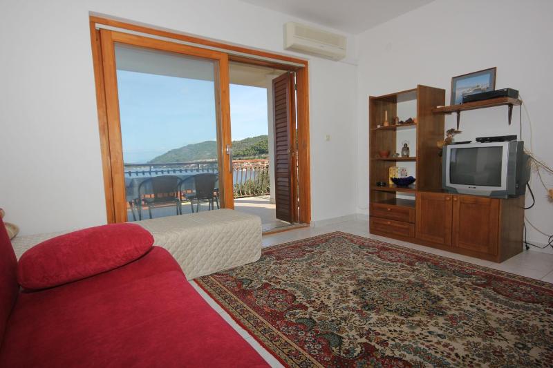One-Bedroom Apartment with Terrace and Sea View image 1