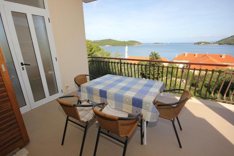 One-Bedroom Apartment with Terrace and Sea View image 4