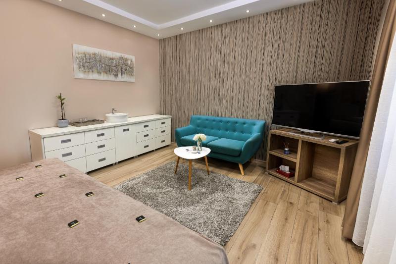 Deluxe King Room image 3