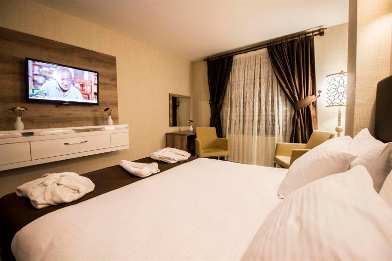 Large Double Room image 2