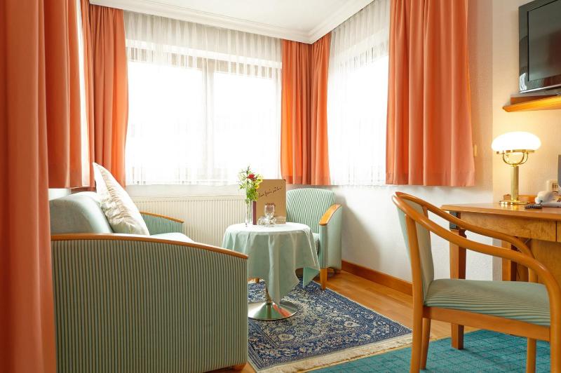 Deluxe Double Room with Bath image 4