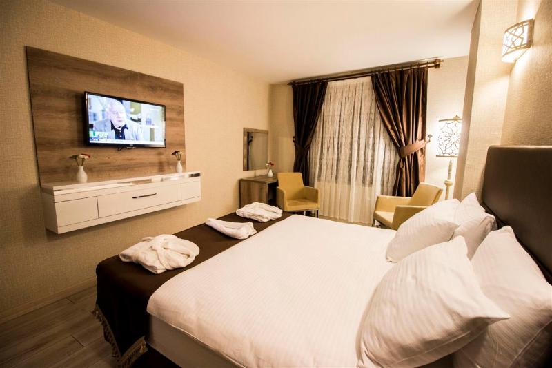 Large Double Room image 1