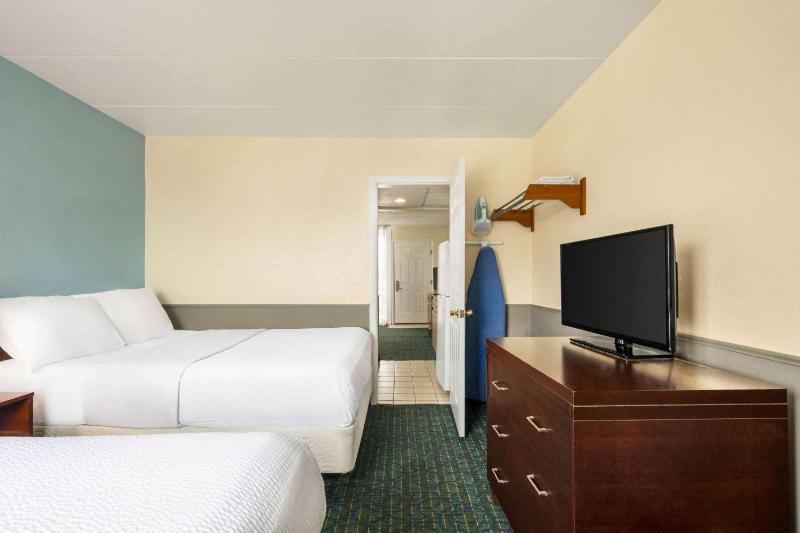 One-Bedroom Suite with Two Double Beds - Non-Smoking image 4