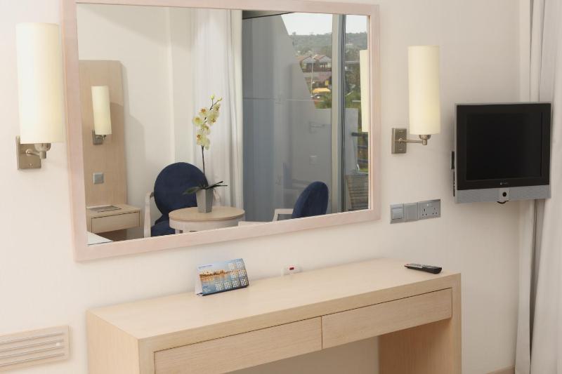 Double or Twin Room with Inland View image 3