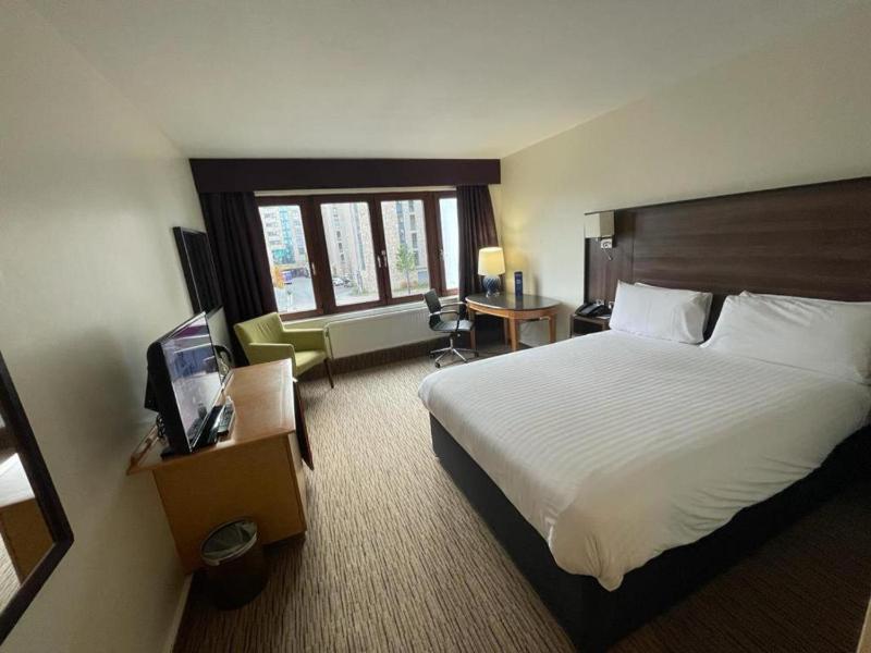 Standard Twin Room image 1