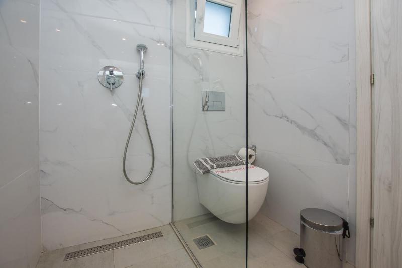 Standard Double Room image 3
