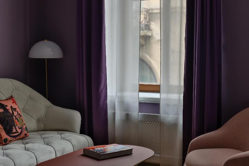 Large Double Room image 3