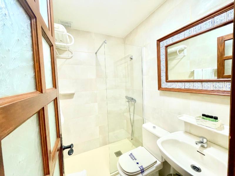 Double Room image 2
