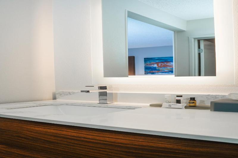 Deluxe Double Room with Two Double Beds - Non-Smoking image 3
