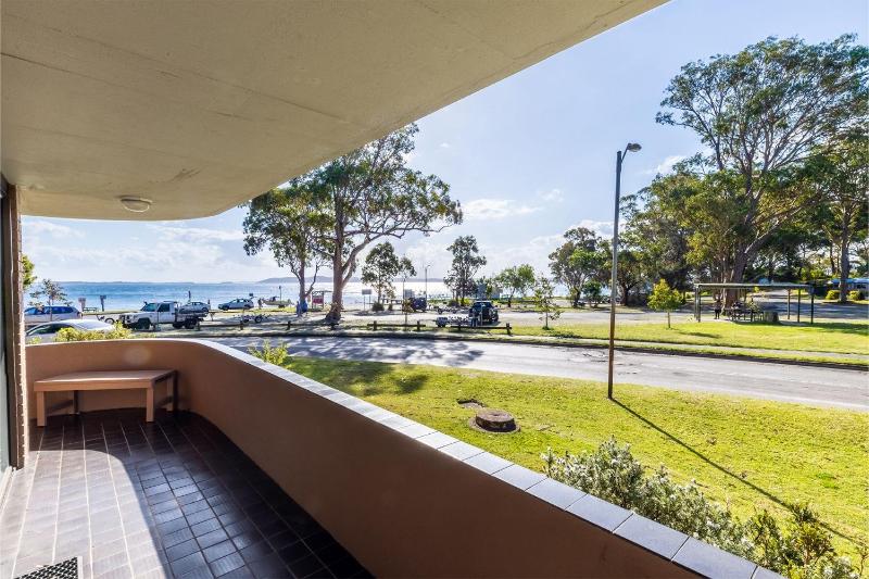 Columbia 1 12 Columbia Close large unit with fantastic water views - image 22