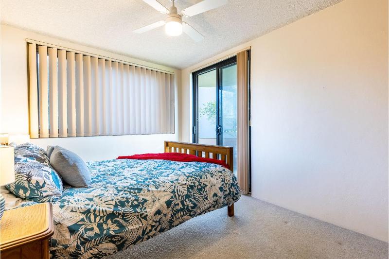 Columbia 1 12 Columbia Close large unit with fantastic water views - image 20