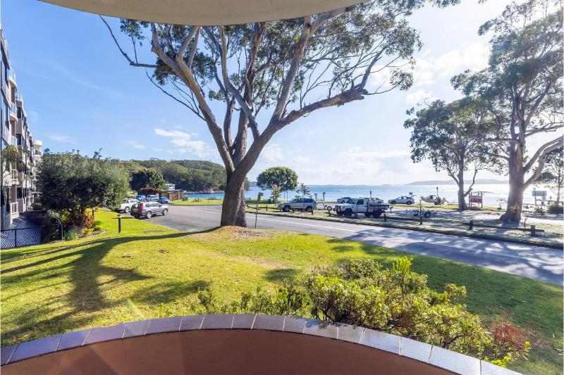 Columbia 1 12 Columbia Close large unit with fantastic water views - image 13