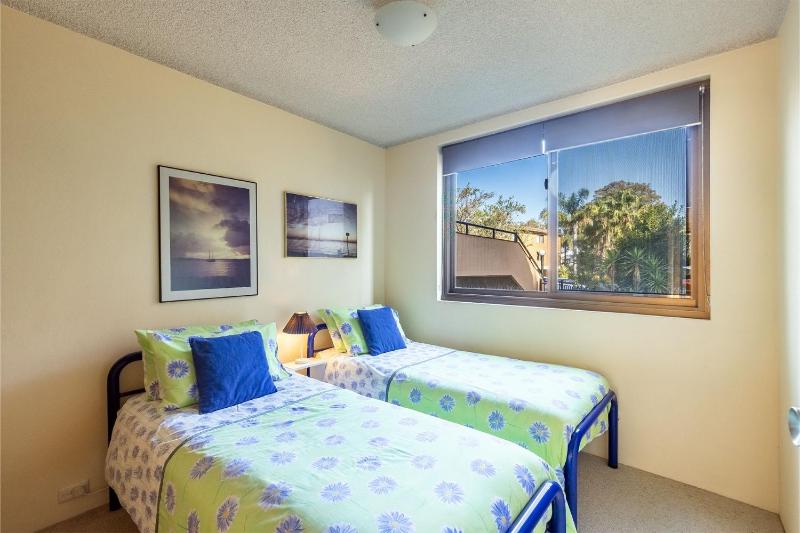 Columbia 1 12 Columbia Close large unit with fantastic water views - image 9